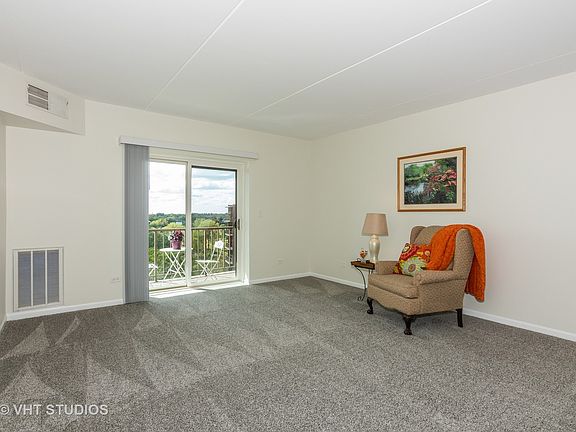 4th image of 1 Bloomingdale Pl APT 810