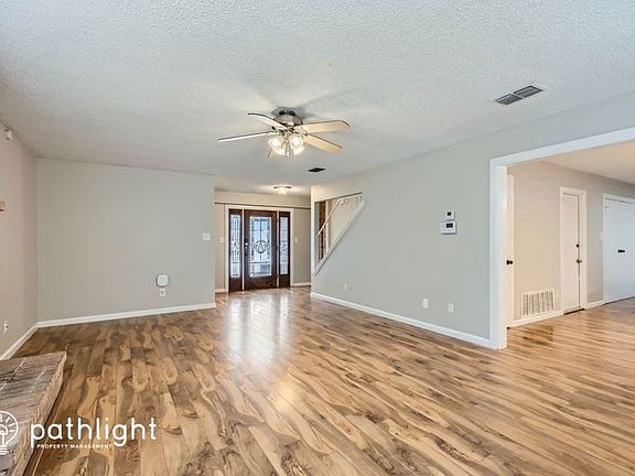 4th image of 13923 Crooked Hollow Dr