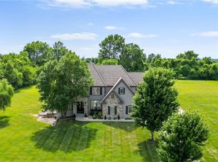 9816 Stonehaus Dr, Lees Summit, MO 64086
