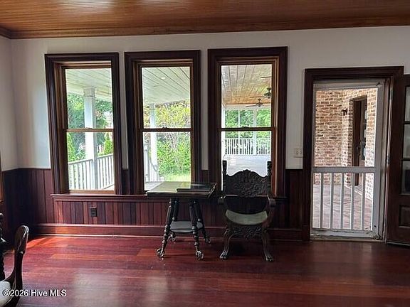 4th image of 2819 Lombardy Court