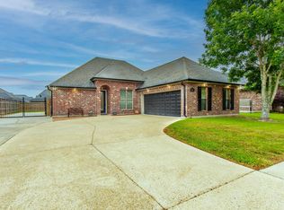 234 Lakewood Dr, Houma, LA 70360