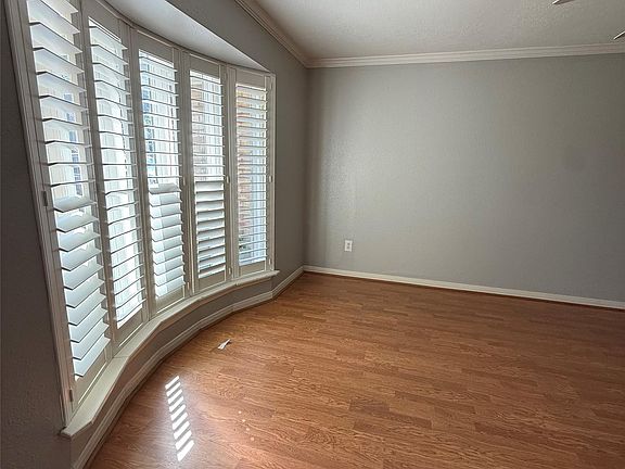 3rd image of 509 Avondale Ln