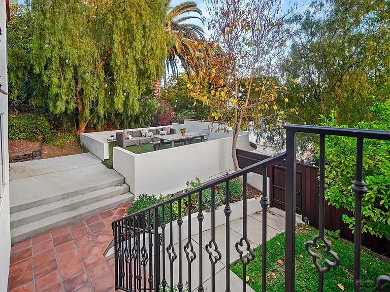 2269 Cove Ave — Photo 39