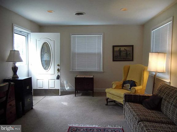 4th image of 1520 Seton Dr