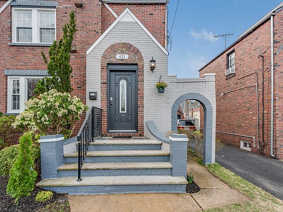 Front door of 421Sutton