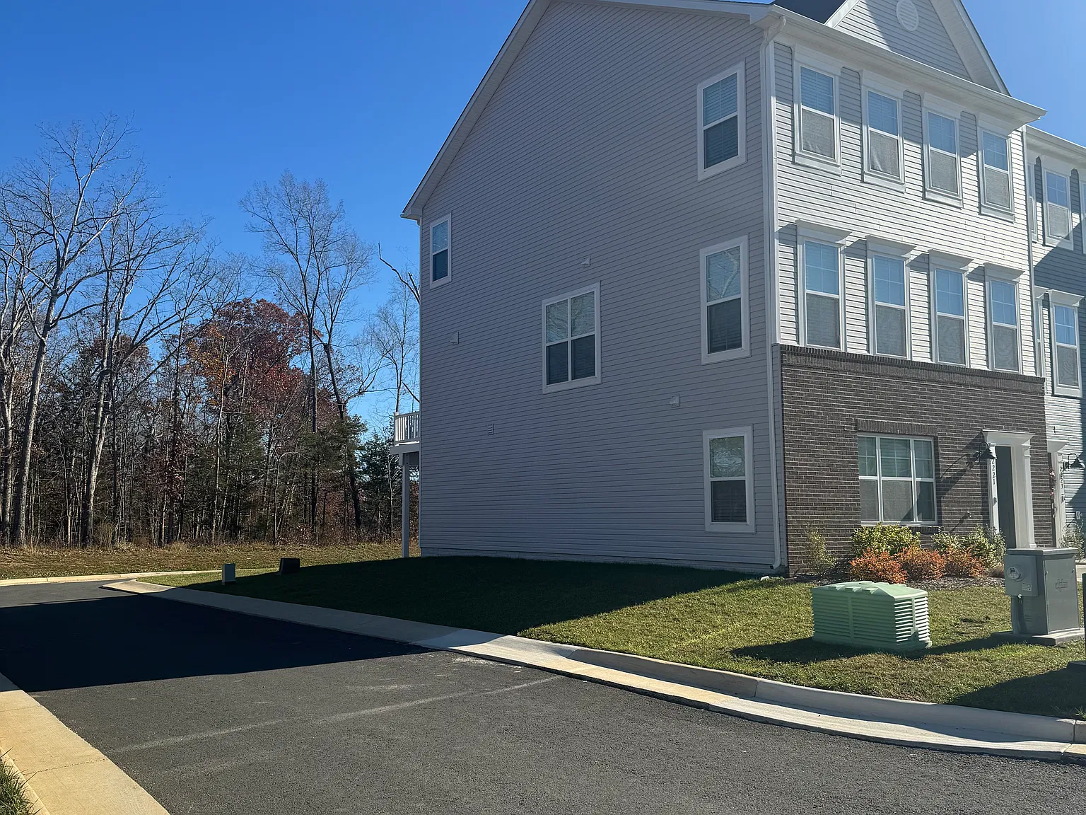 2221 Barhill Way — Photo 3