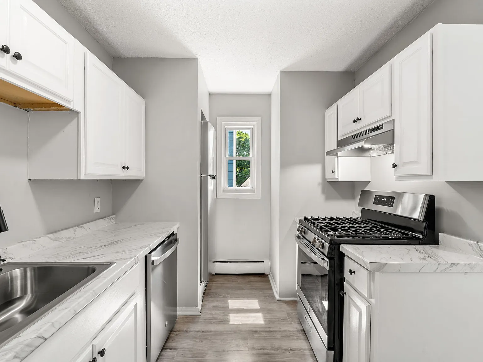 4 bed, 1450 sqft, $3,250 — Photo 1