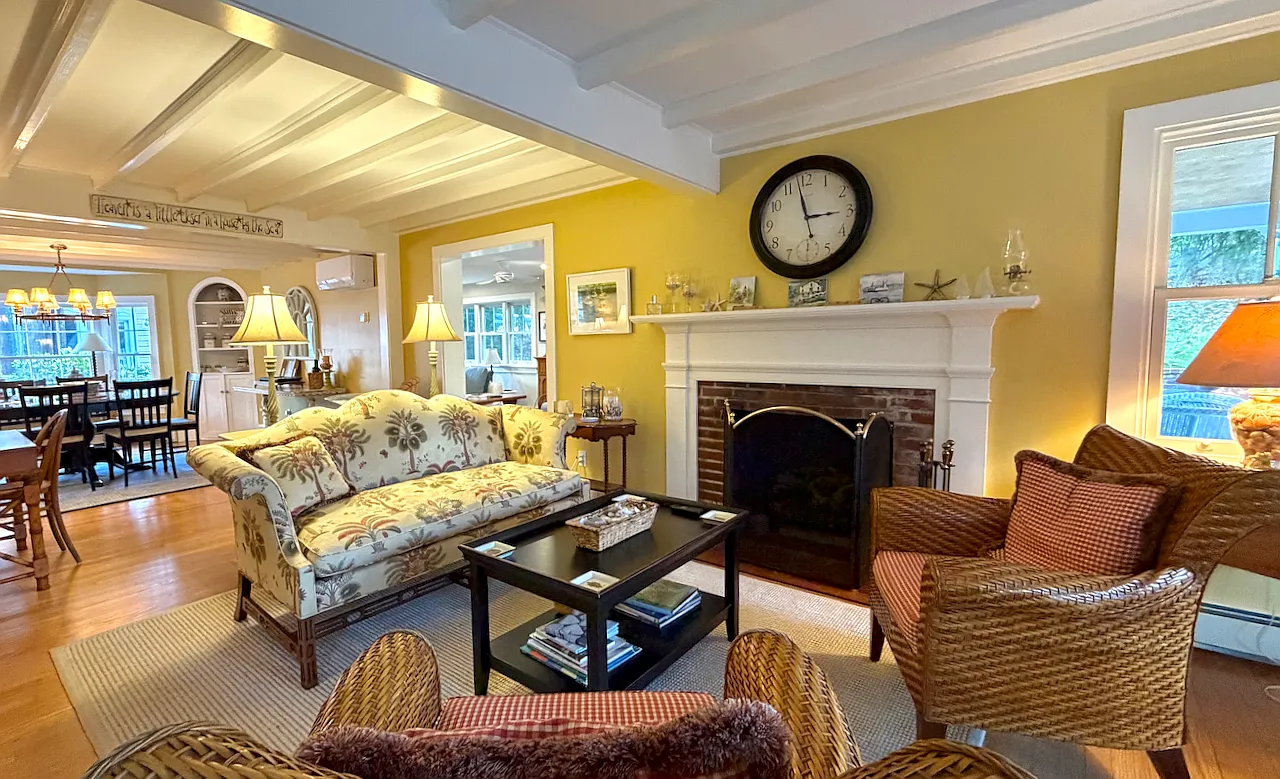 Shelter Island Heights Summer Cottage — Photo 2