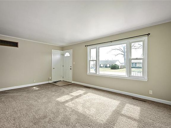 4th image of 608 NE 66th Ter