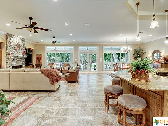 5th image of 634 Woodlake Dr