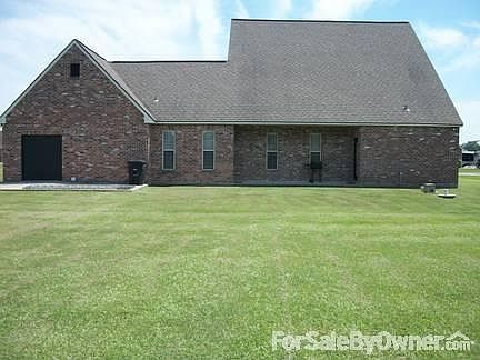 Huge Backyard 191 feet deep!