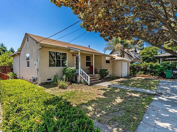 3rd image of 1107 Cotter Way