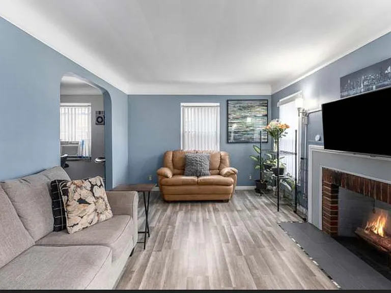 18301 Birwood St — Photo 2