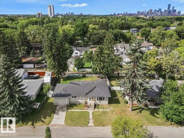 9228 75th St NW, Edmonton, AB T6C 2H4