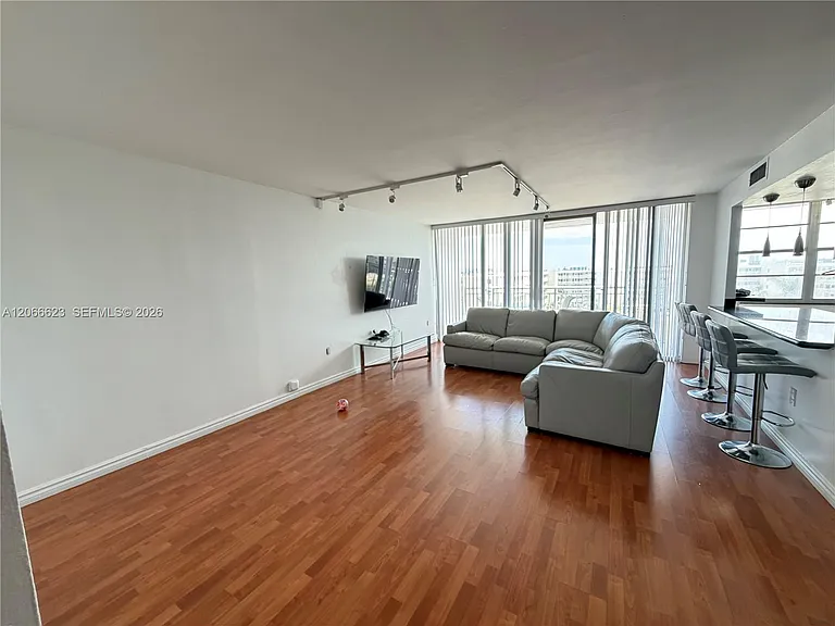 18031 Biscayne Blvd #601 — Photo 7
