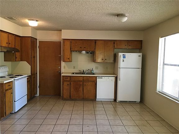 5th image of 105 N Kanaio Dr APT A