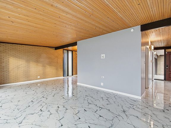 5th image of 255 E 170th St