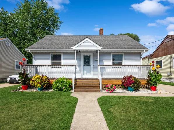 9014 Hook St, Highland, IN 46322