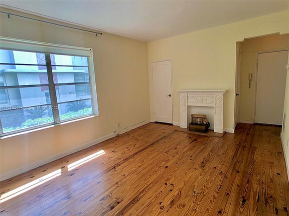 3rd image of 1056 Jefferson Ave APT 14