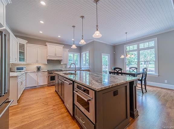 4th image of 201 Stonewall Beach Ln