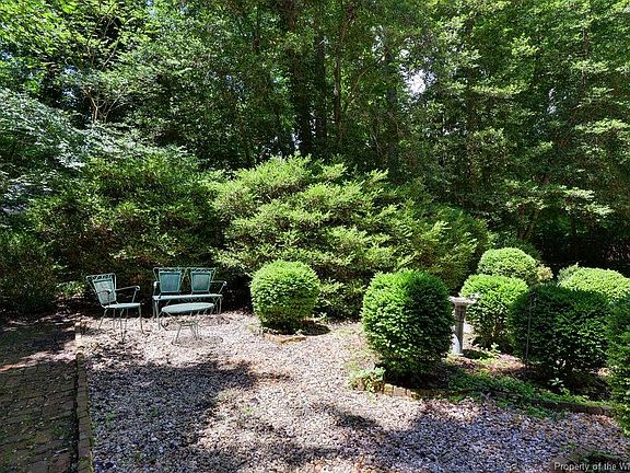 5th image of 299 E Queens Dr