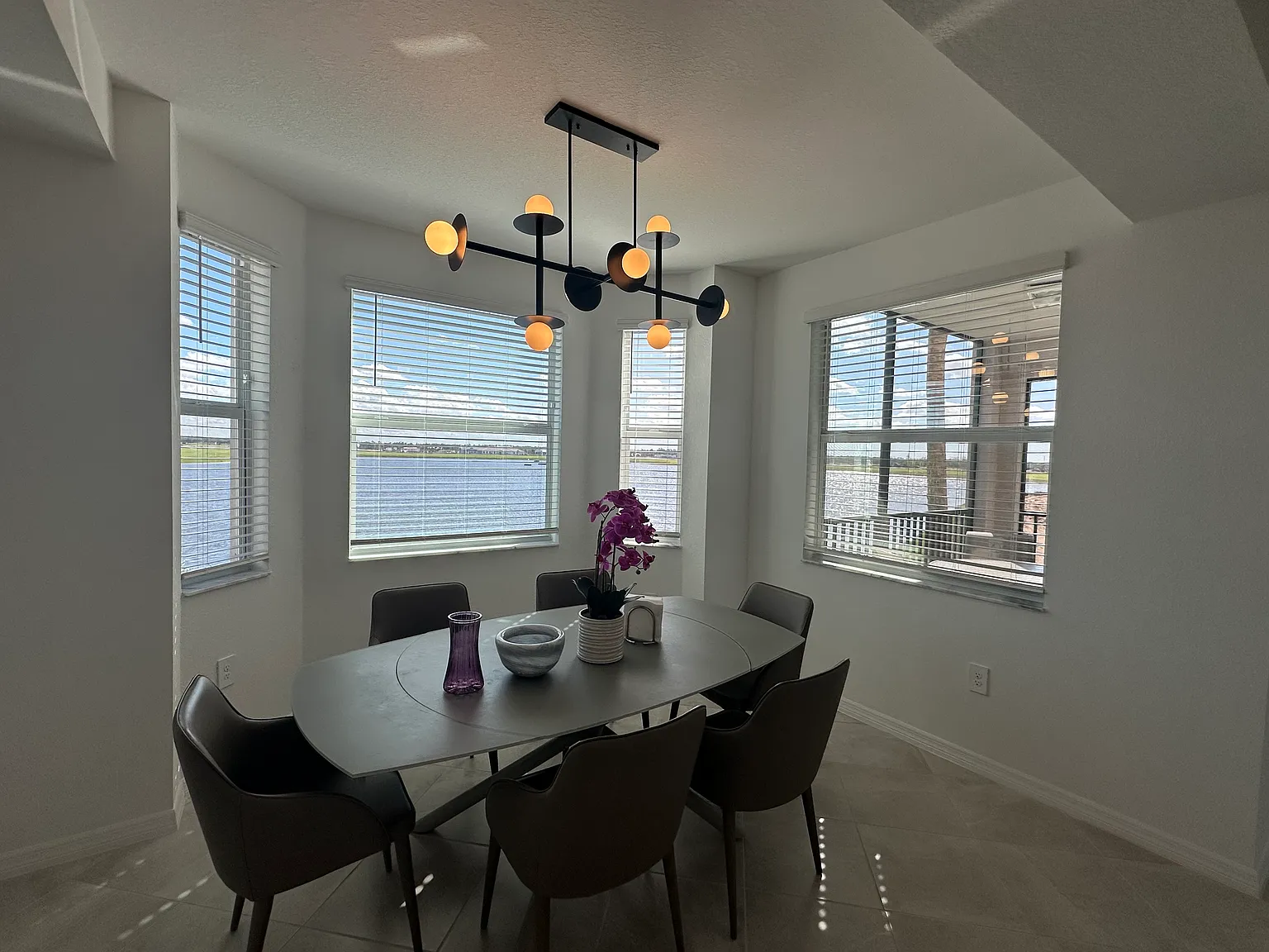 2 bed, 1154 sqft, $2,280 — Photo 1