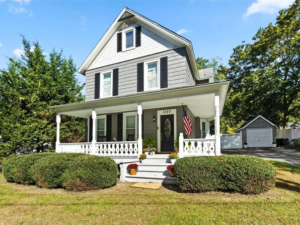 1222 N Country Road, Stony Brook, NY 11790