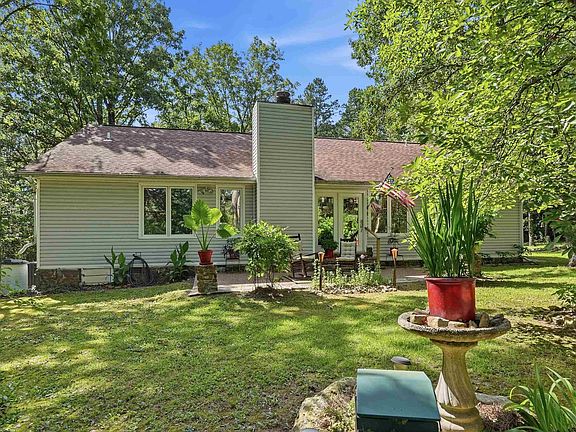 2nd image of 106 Dahlia Cir