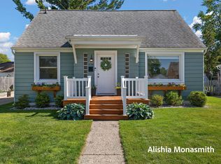 938 Colfax Ave, Grand Haven, MI 49417