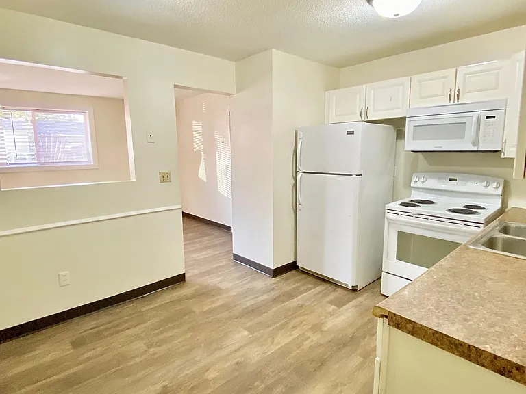 3927 W Broadway Ave — Photo 10