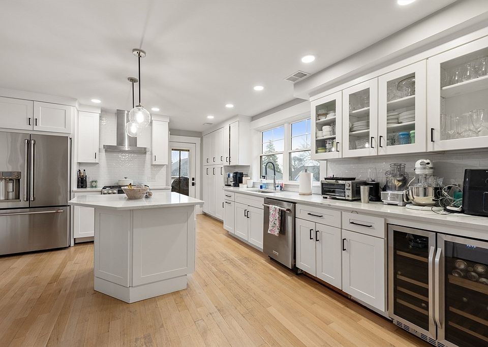 1st image of 22 Carver Rd E #22