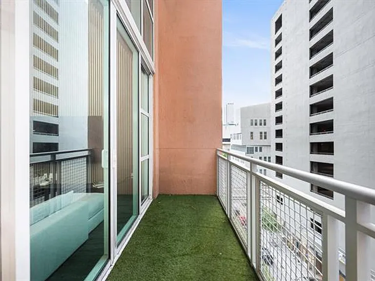 244 Biscayne Blvd #651 — Photo 24
