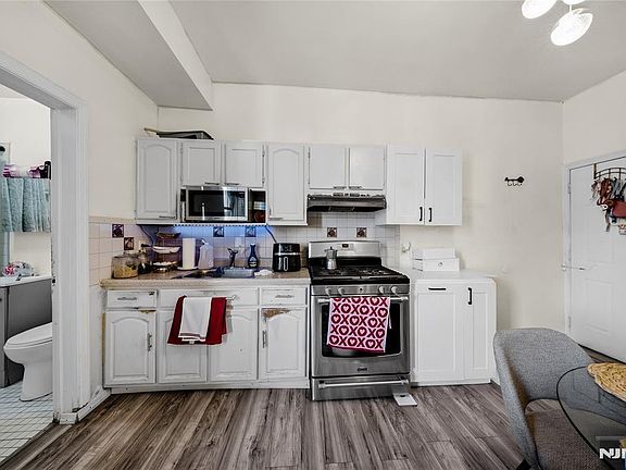 5th image of 326 32nd Street