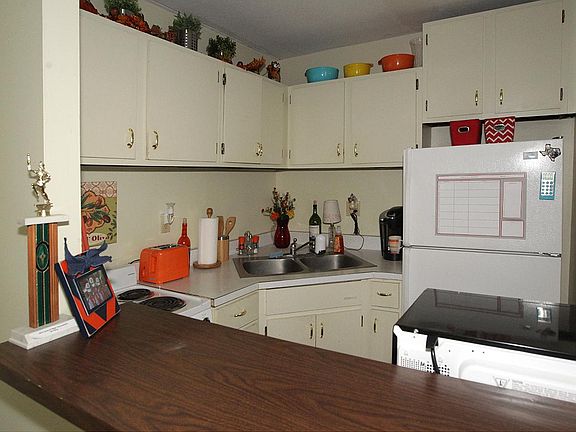 4th image of 505 S Busey Ave #1
