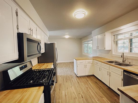 3rd image of 4712 NW Cady Ct