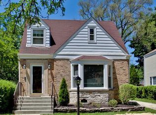 204 S Pine St, Mount Prospect, IL 60056