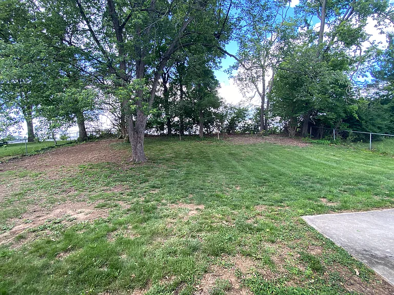 816 Gobin Dr — Photo 17