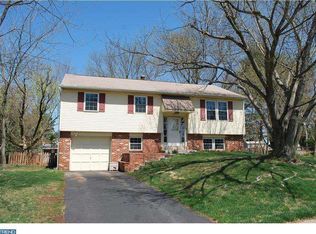 10 Wampenog Cir, Royersford, PA 19468