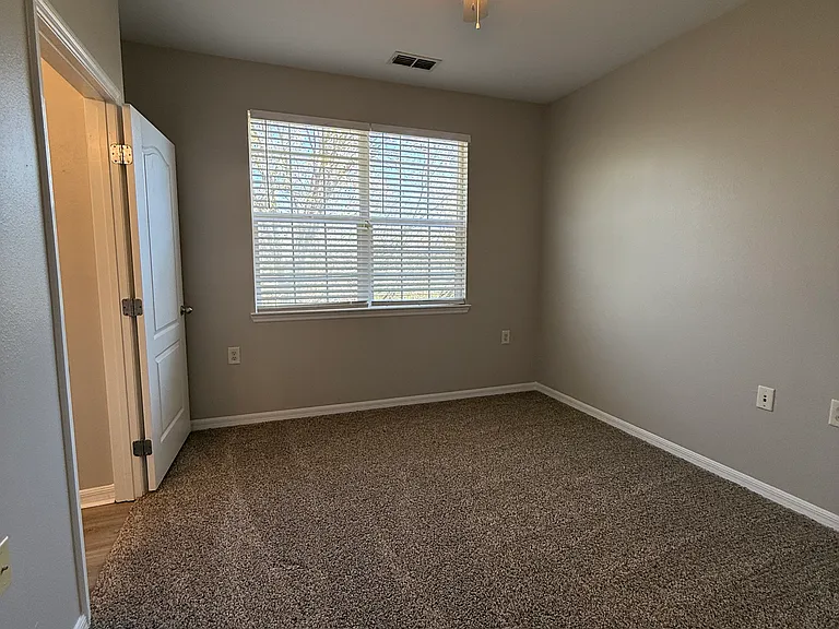 1610 Raena Dr #311 — Photo 7
