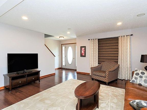 3rd image of 3609 Chestnut Hill Dr