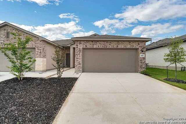 3 bed, 1300 sqft, $1,795 — Photo 1