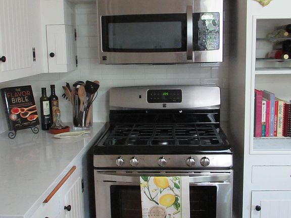 4th image of 321 Kirven Ave