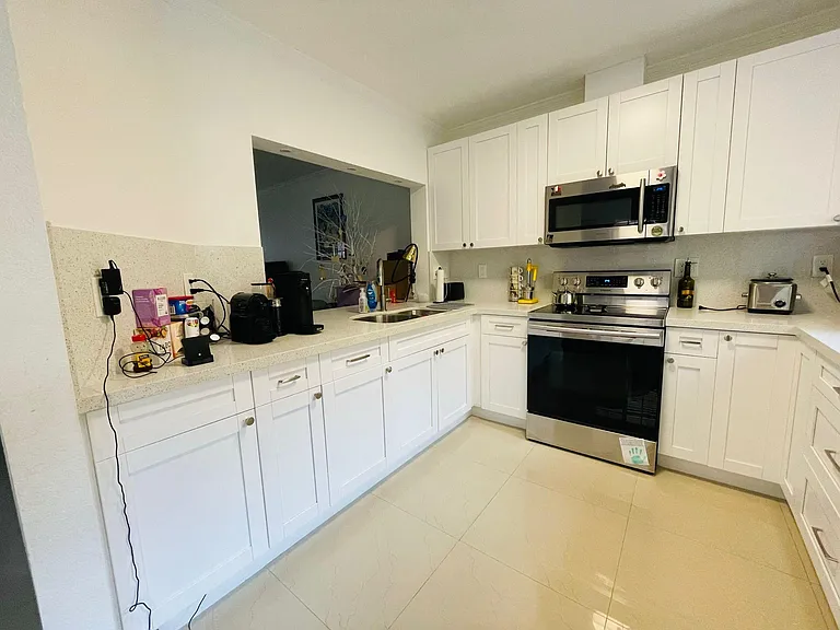 9490 SW 77th Pl — Photo 3