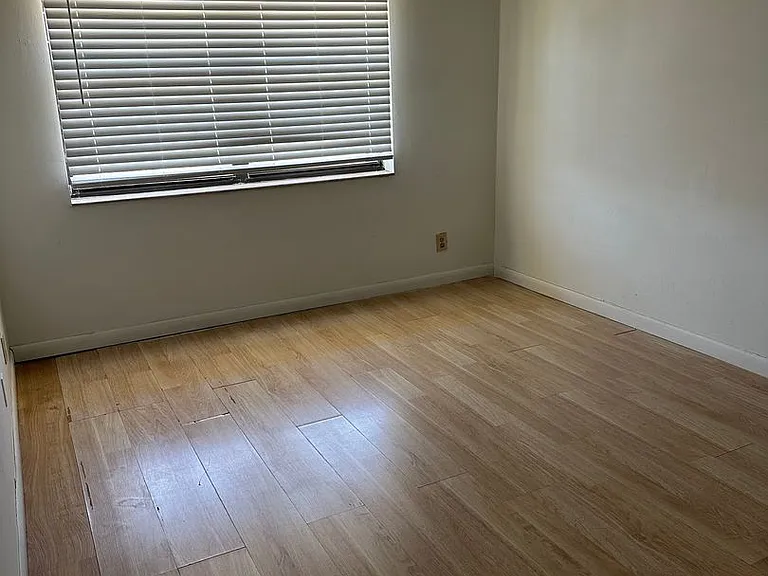 931 SW 20th Ct — Photo 17