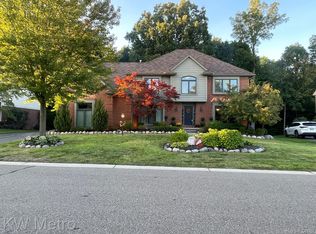 40122 Woodside Dr N, Northville, MI 48168