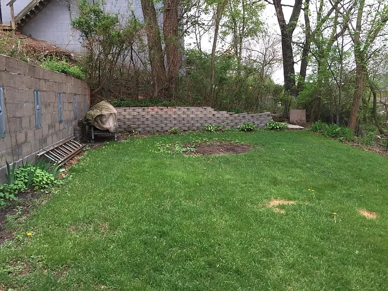 210 Marion Ave — Photo 27