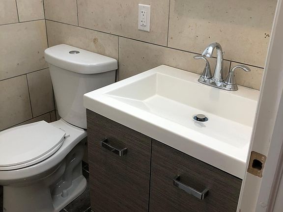 4th image of 179 Hope Ave #179