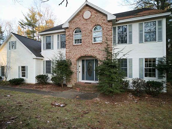 3rd image of 18 Wellington Dr