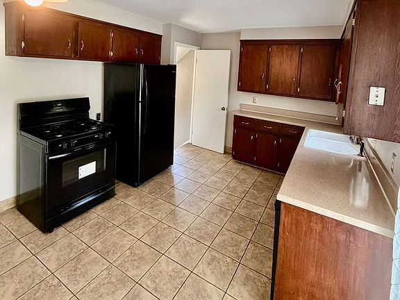 5th image of 26401 Briardale Ave