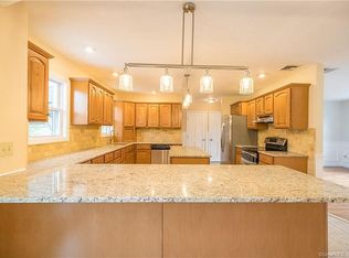 571 Forest Rd, Northford, CT 06472